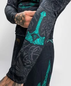 Venum Assassin's Creed Reloaded Rashguard - Long Sleeves - Black -Boxing Elegant Butikk 0 252F1 252F7 252F3 252F0173f050f6b23fd583bfd86ac7d354e744198048 RASH LS ASSASSINSCREED BLACK 09