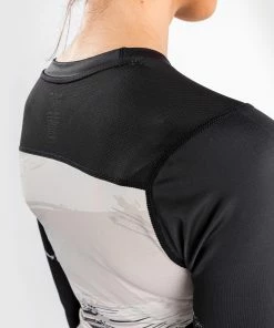 UFC Venum Authentic Fight Week Women's 2.0 Performance Long Sleeve Rashguard - Sand/Black -Boxing Elegant Butikk 0 252F3 252F5 252F8 252F03582dafa6774e7724d44258b19bc2850f2ed5e1 VNMUFC 00115 040 12 2b22788c 822d 42b2 b2a2 8406a2ffd96b