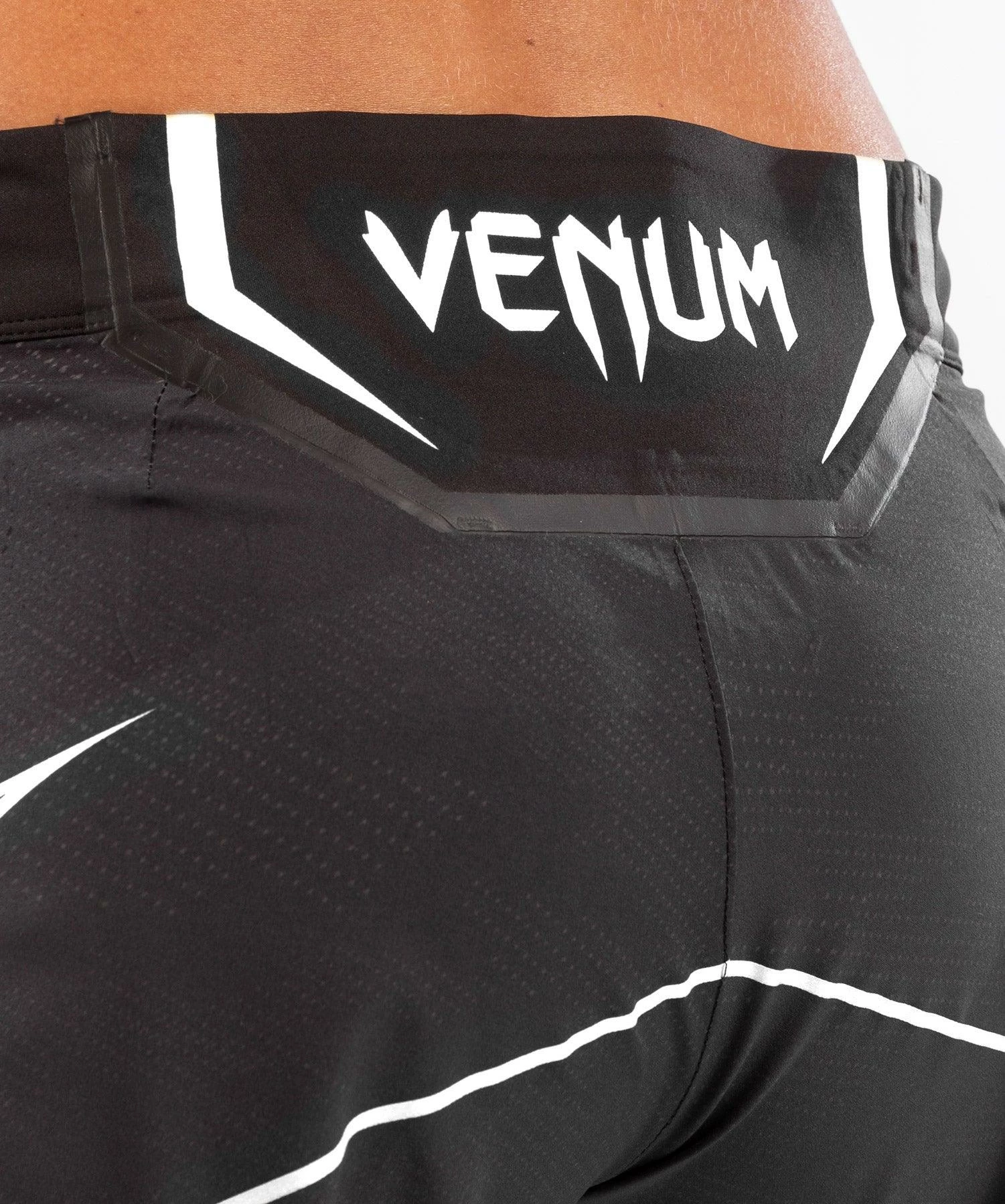UFC Venum Authentic Fight Night Women's Shorts - Long Fit - Black 7 UFC Venum Authentic Fight Night Women's Shorts - Long Fit - Black - Bilde 5