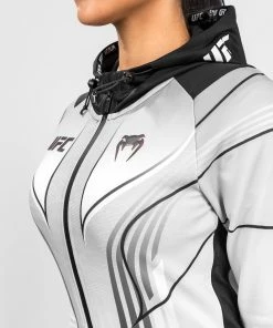 UFC Venum Authentic Fight Night 2.0 Women's Walkout Hoodie - White -Boxing Elegant Butikk 0 252Fe 252Fe 252F4 252F0ee4c6c5c875653dd406ff5fd16a330b67f22094 VNMUFC 00146 002 13 54f8c308 5c54 49b1 a416 83c9c9be6ce0