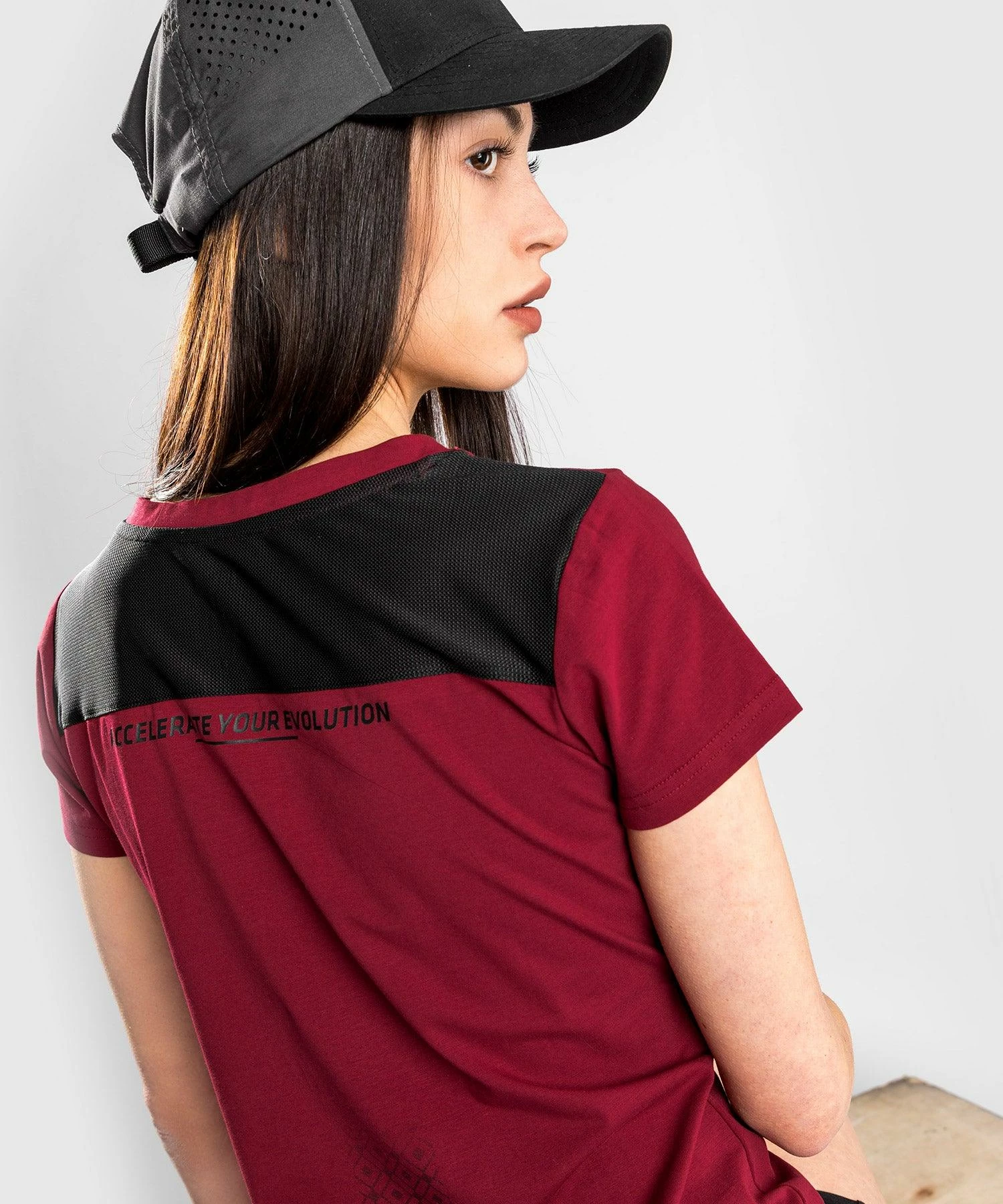 UFC Venum Performance Institute T-Shirt - For Women - Red 5 UFC Venum Performance Institute T-Shirt - For Women - Red - Bilde 3