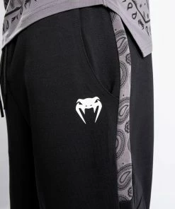 Venum Cali 34 Jogger - Oversize - Black -Boxing Elegant Butikk 1 252F7 252Fd 252F0 252F17d0998a84308706b305590f1aea5ebcdd574e8c JOGGERS CALI34 BLACK 5 d2f03d60 4ab9 413b 8d52 5d4d9afbf5cb