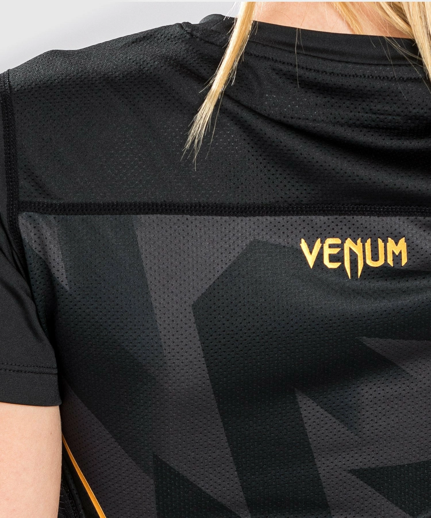 Venum Razor Dry Tech T-Shirt - For Women - Black/Gold 8 Venum Razor Dry Tech T-Shirt - For Women - Black/Gold - Bilde 6