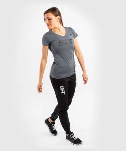 UFC Venum Authentic Fight Week Women's Short Sleeve T-shirt - Grey -Boxing Elegant Butikk 1 252Fc 252F8 252F8 252F1c883f3cfa986435003f5942dad77298ae521a18 VNMUFC 00041 010 08 48435483 b6bc 4978 ba19 b69f2ab4634c