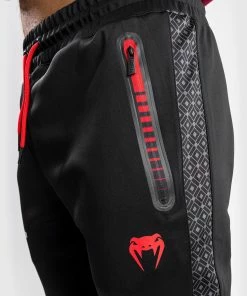 UFC Venum Performance Institute Joggers - Black/Red -Boxing Elegant Butikk 1 252Fc 252Fe 252Fe 252F1cee3e91c86662afd6413b8b61be02508507fa74 VNMUFC 00087 100 07