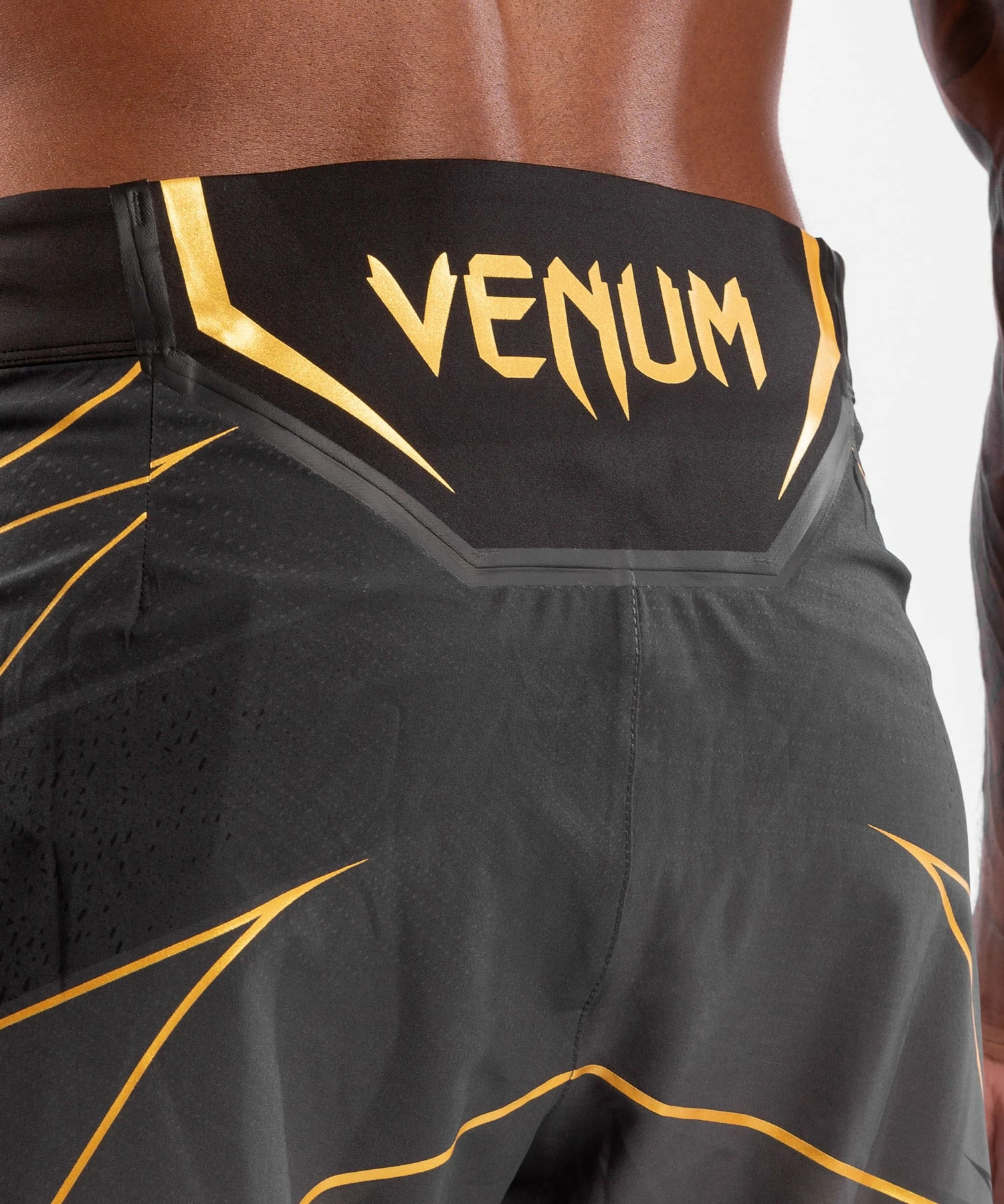 UFC Venum Authentic Fight Night Men's Shorts - Short Fit - Champion 8 UFC Venum Authentic Fight Night Men's Shorts - Short Fit - Champion - Bilde 6