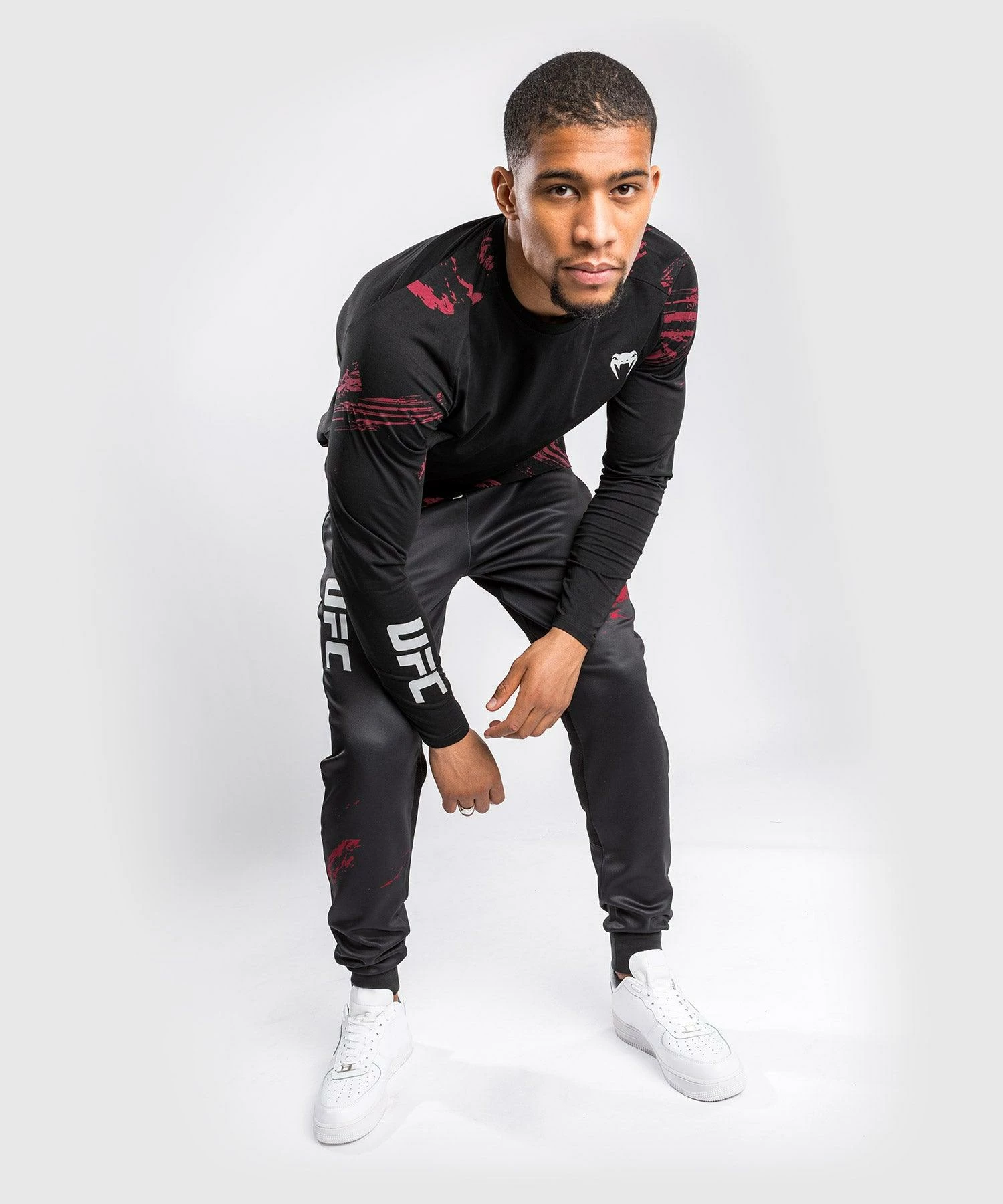 UFC Venum Authentic Fight Week Men's 2.0 Long Sleeve T-Shirt - Black/Red 6 UFC Venum Authentic Fight Week Men's 2.0 Long Sleeve T-Shirt - Black/Red - Bilde 4