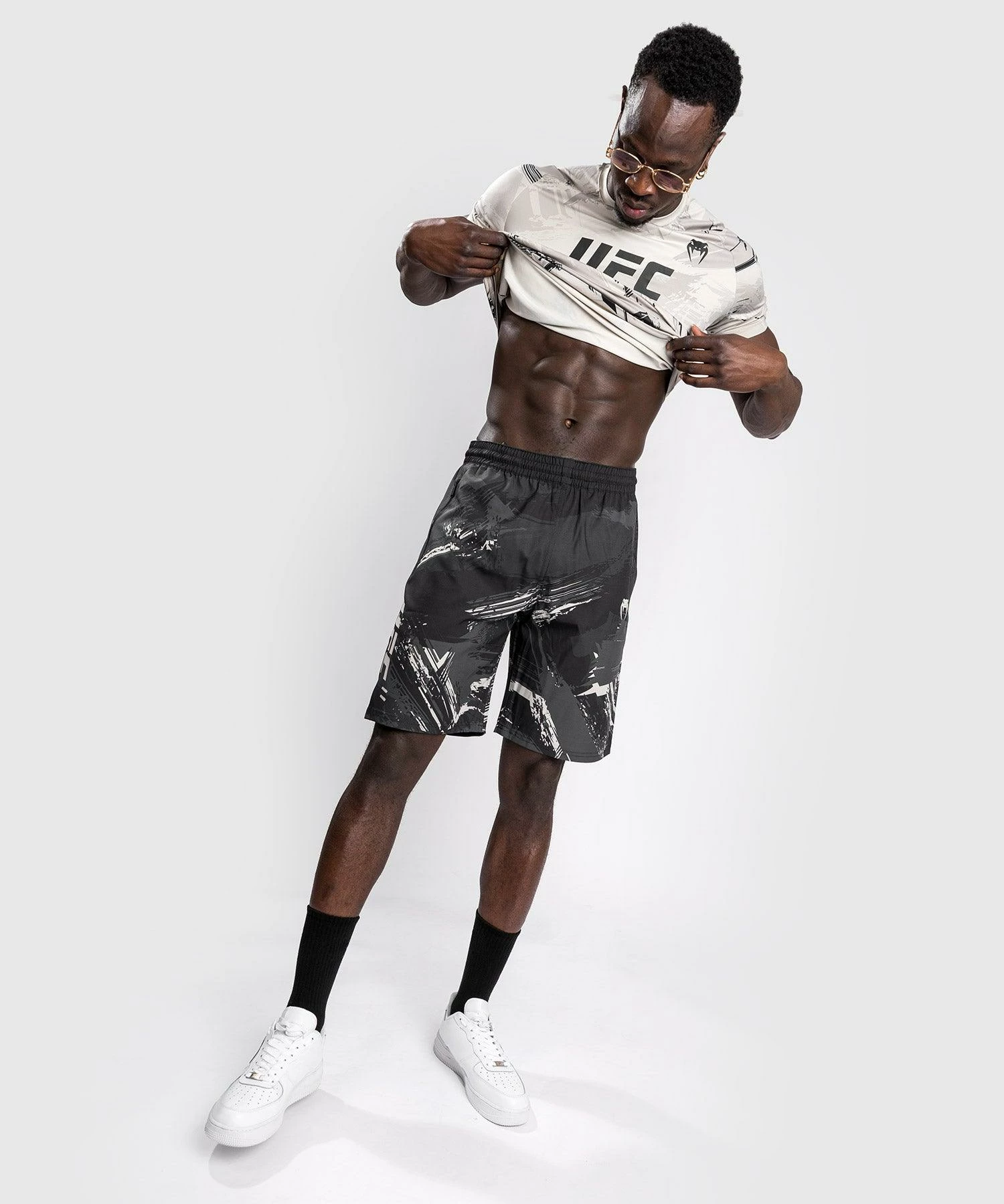 UFC Venum Authentic Fight Week Men's 2.0 Performance Short - Black/Sand 4 UFC Venum Authentic Fight Week Men's 2.0 Performance Short - Black/Sand - Bilde 2