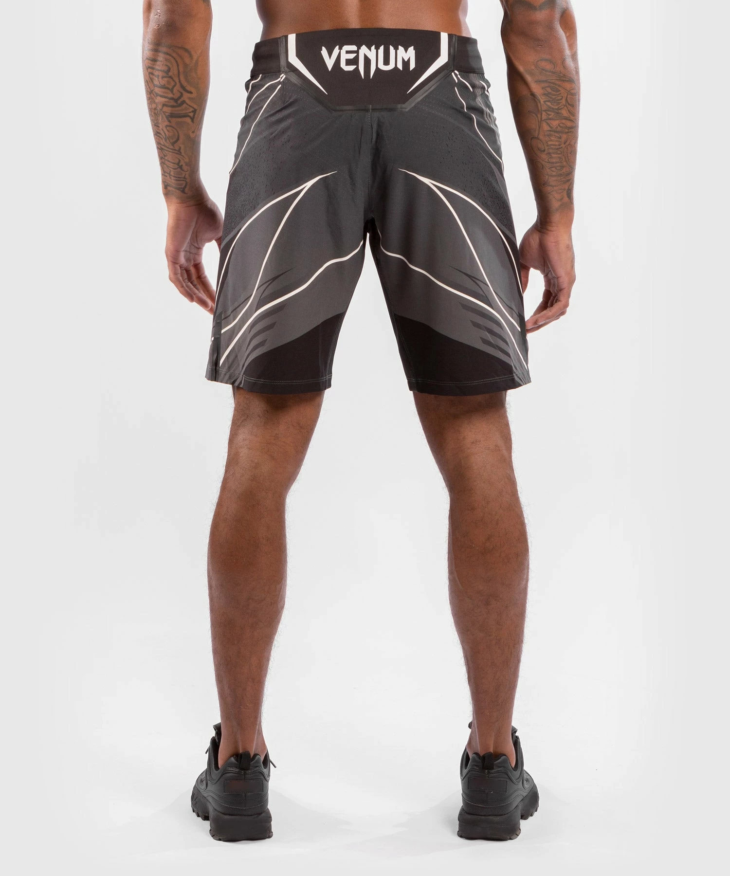 UFC Venum Authentic Fight Night Men's Shorts - Long Fit - Black 4 UFC Venum Authentic Fight Night Men's Shorts - Long Fit - Black - Bilde 2