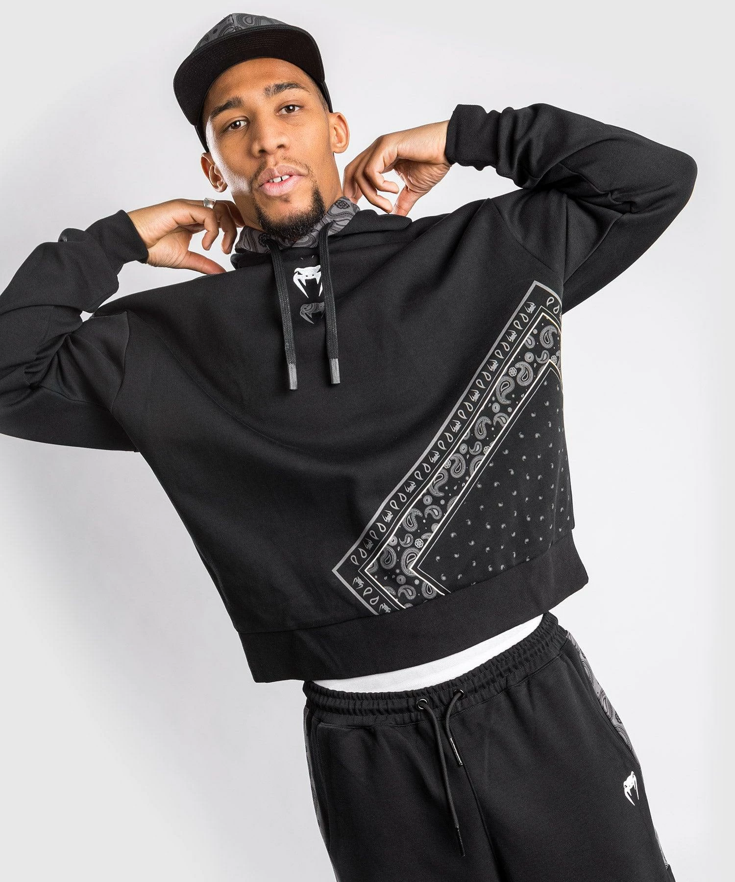 Venum Cali 34 XL Hoody - Oversize- Black 4 Venum Cali 34 XL Hoody - Oversize- Black - Bilde 2