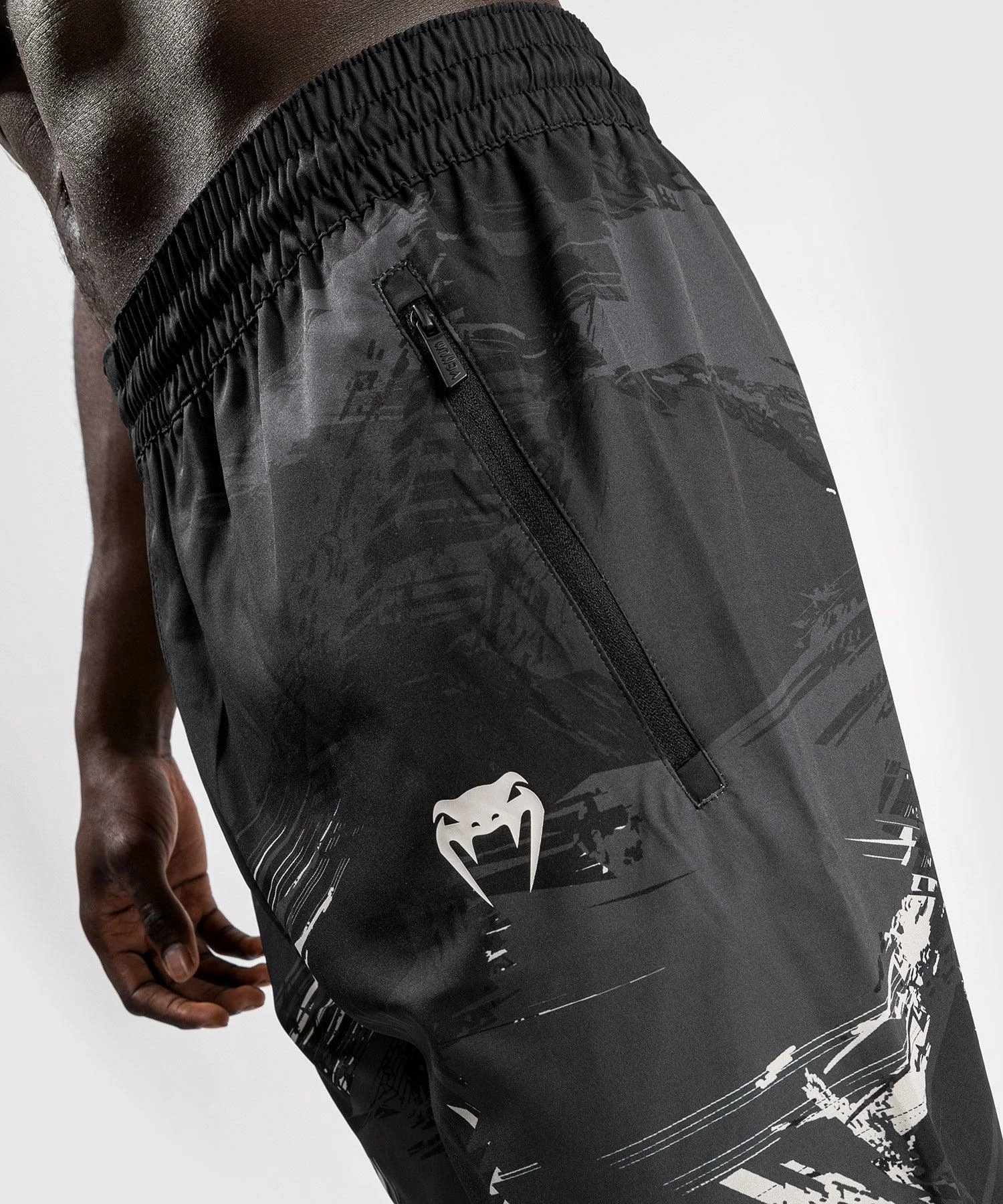 UFC Venum Authentic Fight Week Men's 2.0 Performance Short - Black/Sand 10 UFC Venum Authentic Fight Week Men's 2.0 Performance Short - Black/Sand - Bilde 8