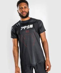 Venum Okinawa 3.0 Dry Tech T-Shirt Short Sleeves - Black/Red 14 Venum Okinawa 3.0 Dry Tech T-Shirt Short Sleeves - Black/Red -Boxing Elegant Butikk 2 252Fd 252F0 252Fb 252F2d0bfae86e5e77fed8b287a8c7c8aa44b1b63c18 DRYTECH OKINAWA BLACK RED 01