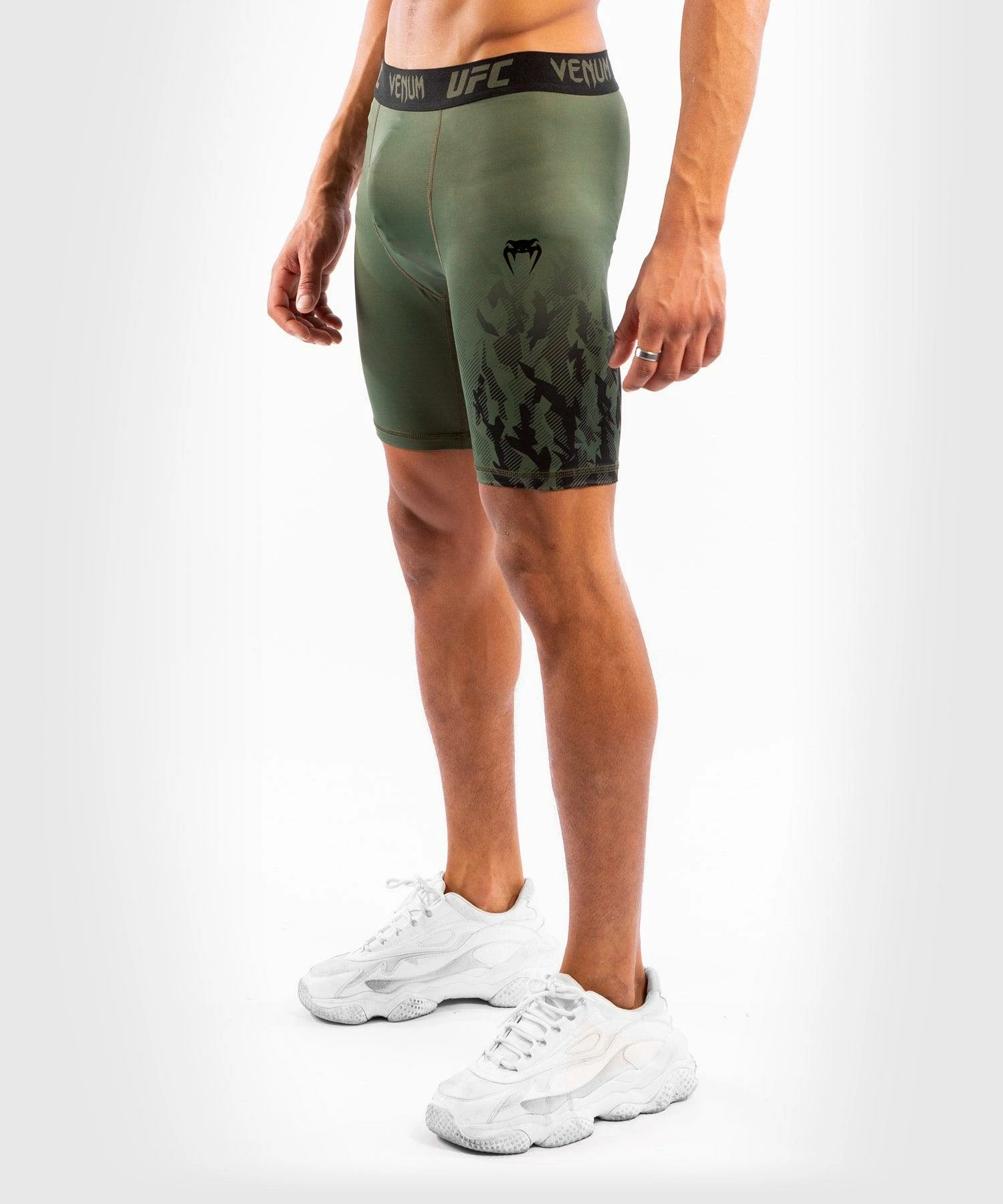 UFC Venum Authentic Fight Week Men's Performance Vale Tudo Shorts - Khaki 5 UFC Venum Authentic Fight Week Men's Performance Vale Tudo Shorts - Khaki - Bilde 3