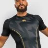 Venum Razor Rashguard Short Sleeves - Black/Gold -Boxing Elegant Butikk 3 252F0 252Fa 252F9 252F30a966ebda305c4273ee15c8fe0f494417de5cb9 4 96d0e2a6 43af 4247 b708 7d0f436ac0dd