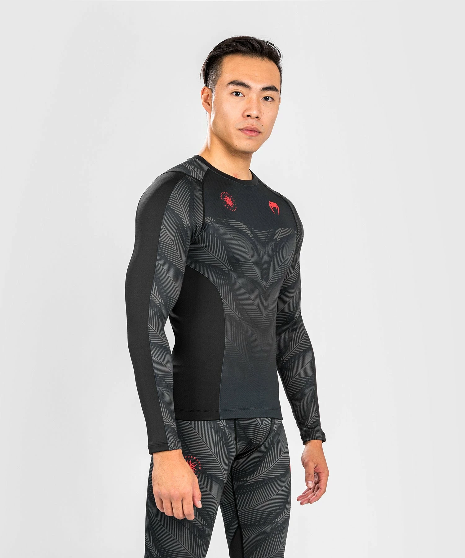 Venum Phantom Rashguard Long Sleeves - Black/Red 5 Venum Phantom Rashguard Long Sleeves - Black/Red - Bilde 3