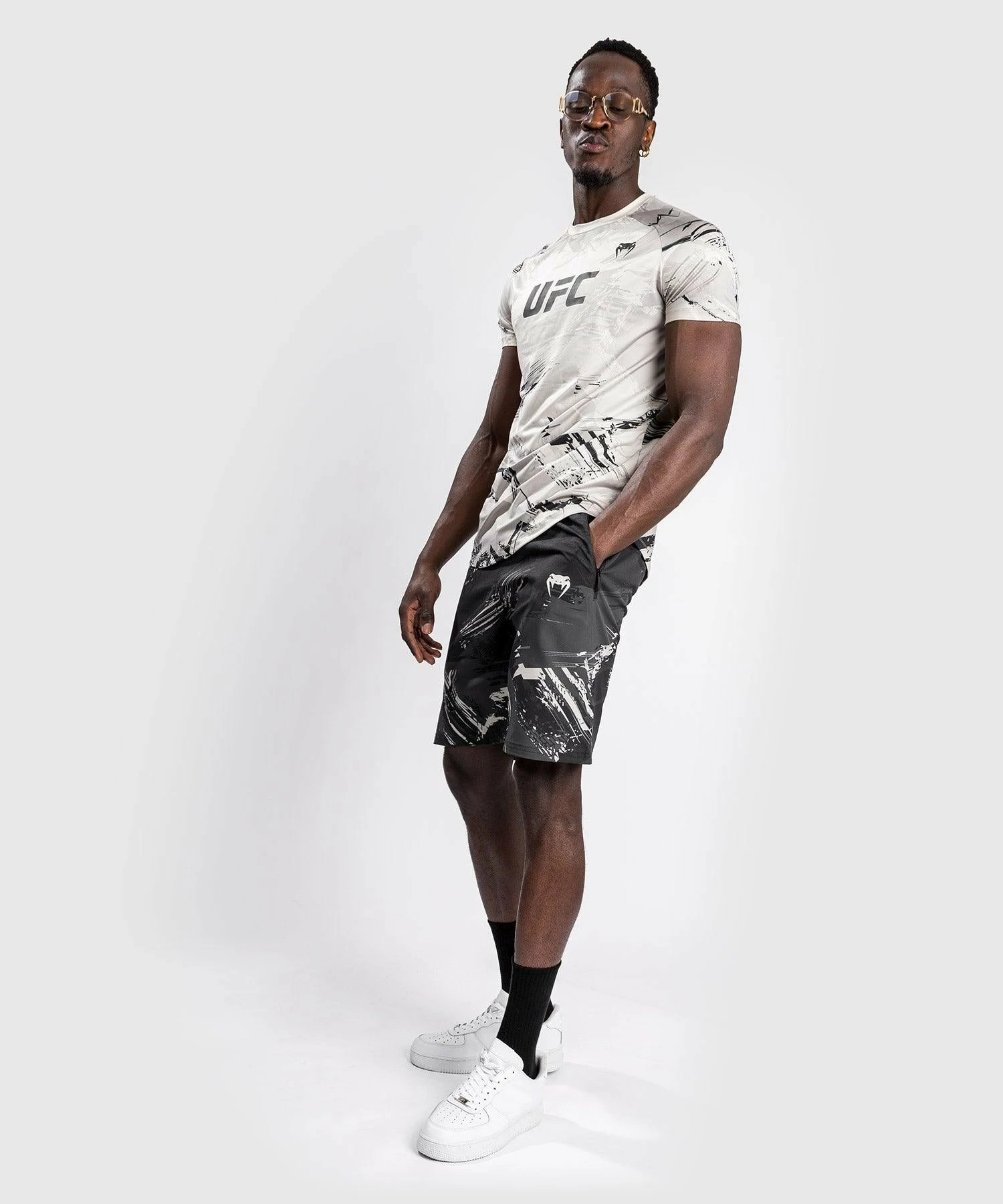 UFC Venum Authentic Fight Week Men's 2.0 Performance Short - Black/Sand 5 UFC Venum Authentic Fight Week Men's 2.0 Performance Short - Black/Sand - Bilde 3