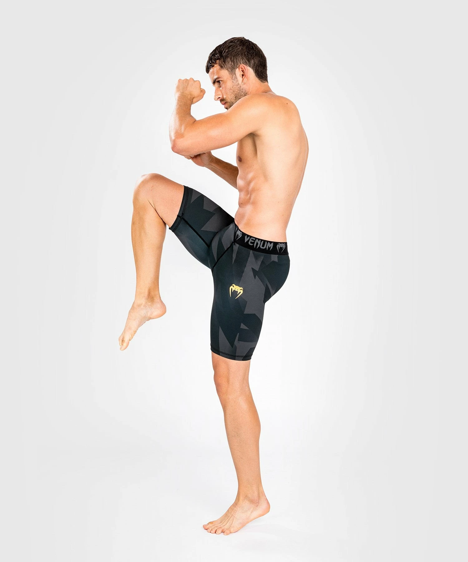 Venum Razor Vale Tudo Shorts - Black/Gold 4 Venum Razor Vale Tudo Shorts - Black/Gold - Bilde 2