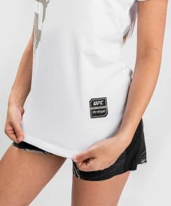 UFC Venum Authentic Fight Week Women's 2.0 Short Sleeve T-Shirt - White -Boxing Elegant Butikk 3 252F8 252Fa 252F5 252F38a5d6cfe3883729a3f181b52a8f9968f2260bae VNMUFC 00142 002 07