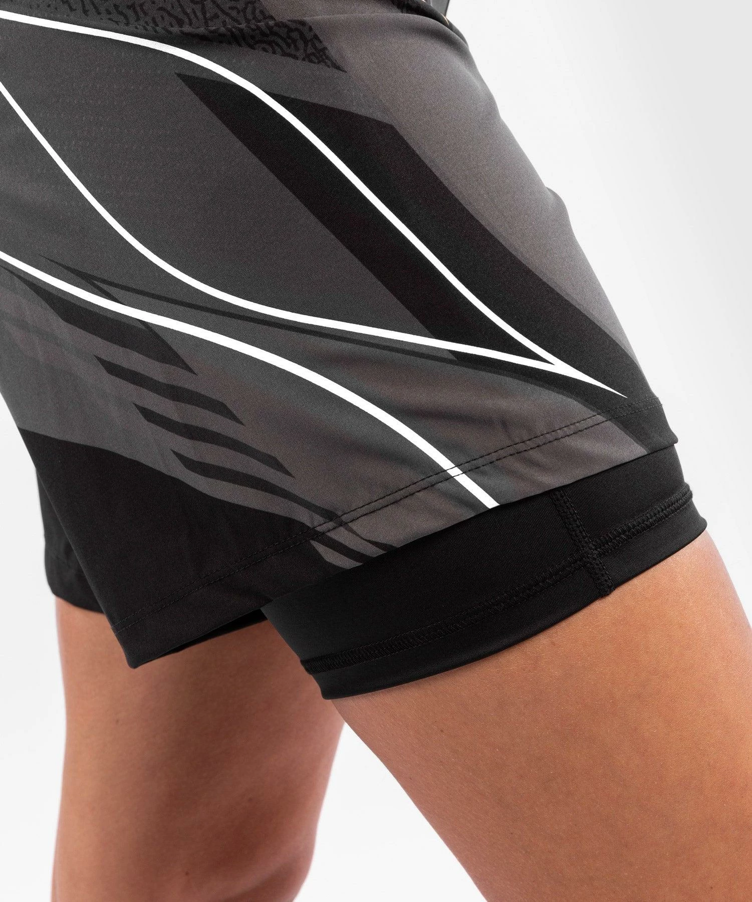 UFC Venum Authentic Fight Night Women's Shorts - Long Fit - Black 8 UFC Venum Authentic Fight Night Women's Shorts - Long Fit - Black - Bilde 6