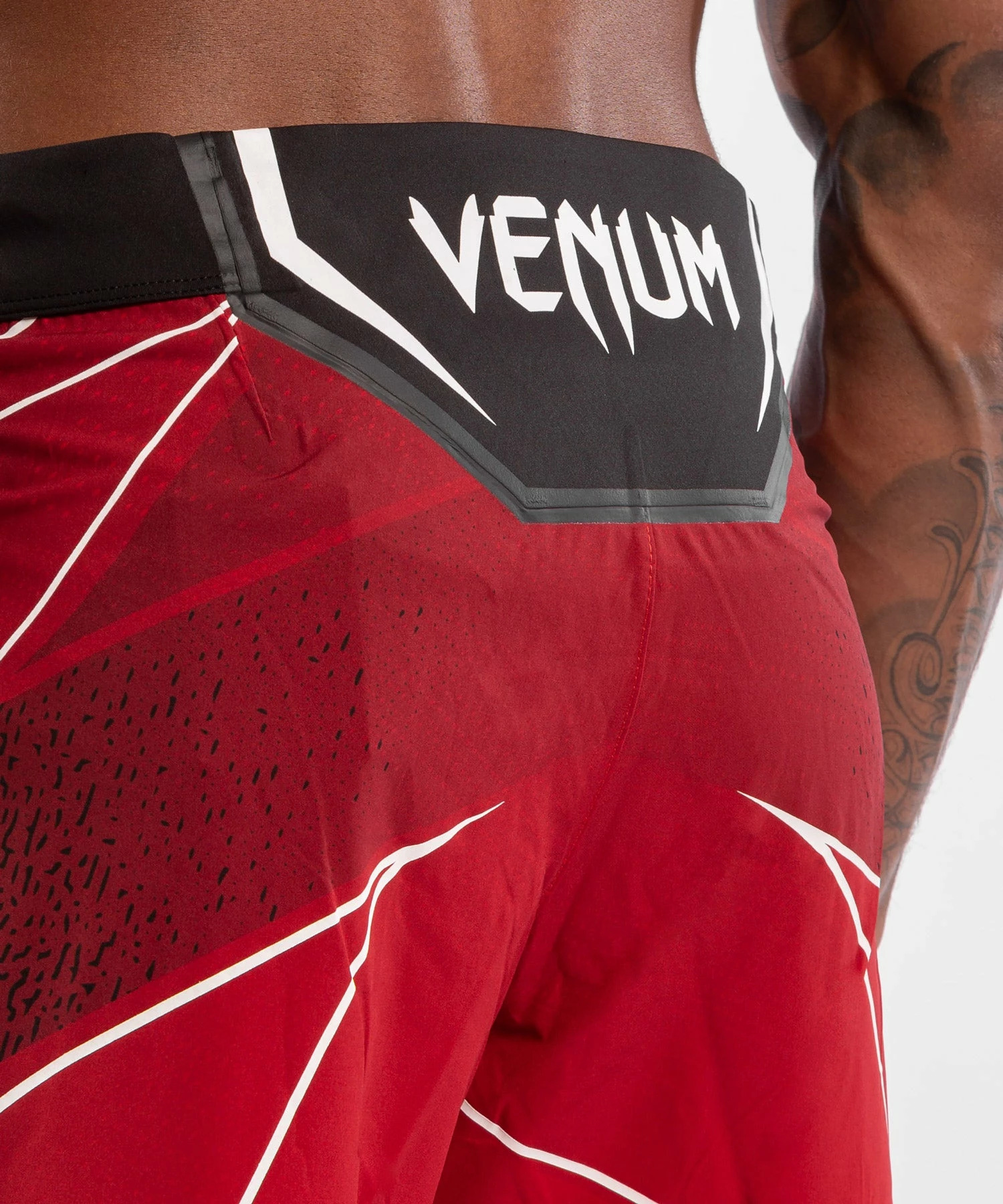UFC Venum Authentic Fight Night Men's Shorts - Long Fit - Red 7 UFC Venum Authentic Fight Night Men's Shorts - Long Fit - Red - Bilde 5