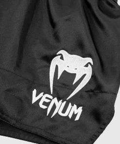 Venum Muay Thai Shorts Classic - Black/White -Boxing Elegant Butikk 4 252F3 252F9 252F6 252F43961a89b213479522b3ad3e8f3d304909d8c4c1 SHORT MUAY THAI CLASSIC BLACK WHITE HD 04