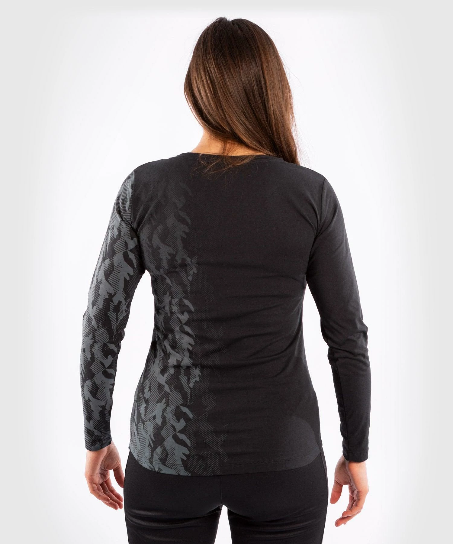 UFC Venum Authentic Fight Week Women's Long Sleeve T-shirt - Black 4 UFC Venum Authentic Fight Week Women's Long Sleeve T-shirt - Black - Bilde 2