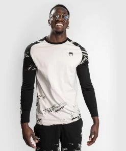 UFC Venum Authentic Fight Week Men's 2.0 Long Sleeve T-Shirt - Sand/Black -Boxing Elegant Butikk 4 252Fa 252Fd 252Fa 252F4adacc35ba09617d82eb698357f6f43dd2003f66 VNMUFC 00111 040 01 1941cbff 1a28 4782 9130 684c41d0bf78