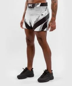 UFC Venum Authentic Fight Night Men's Shorts - Short Fit - White 10 UFC Venum Authentic Fight Night Men's Shorts - Short Fit - White -Boxing Elegant Butikk 4 252Fd 252F0 252Fc 252F4d0c8fbbe0eba86b6ec2ca46ef11b94e46d13f21 VNMUFC 00001 002 02
