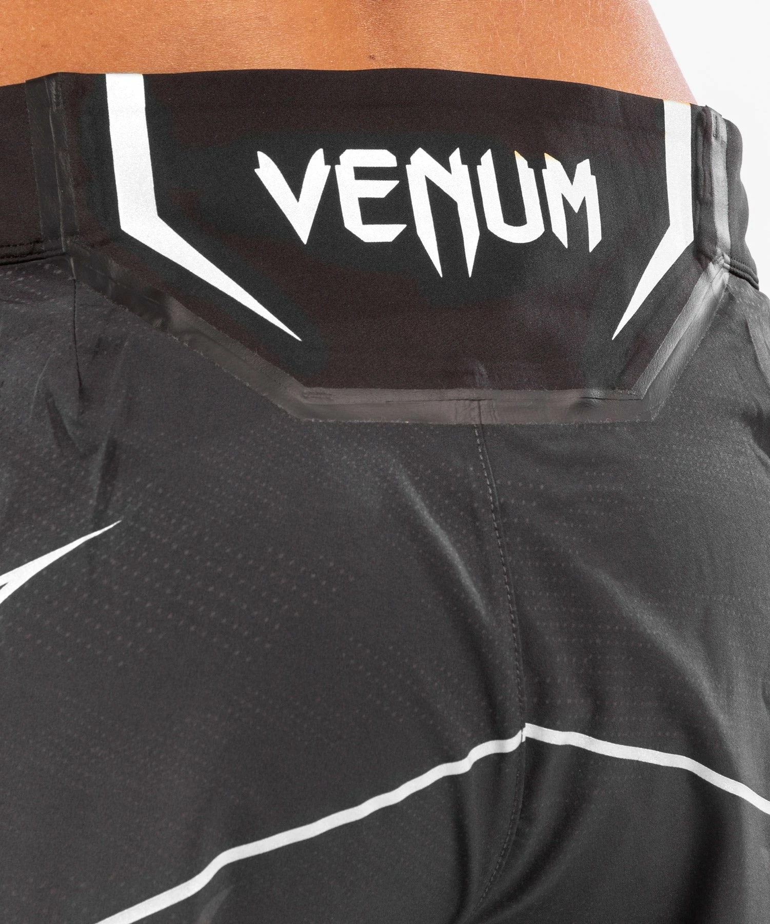 UFC Venum Authentic Fight Night Women's Shorts - Short Fit - Black 6 UFC Venum Authentic Fight Night Women's Shorts - Short Fit - Black - Bilde 4
