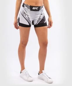UFC Venum Authentic Fight Night Women's Shorts - Short Fit - White 13 UFC Venum Authentic Fight Night Women's Shorts - Short Fit - White -Boxing Elegant Butikk 5 252F0 252F8 252Fa 252F508a533cb703a1330d81106dda0a340e083e892c VNMUFC 00020 002 03