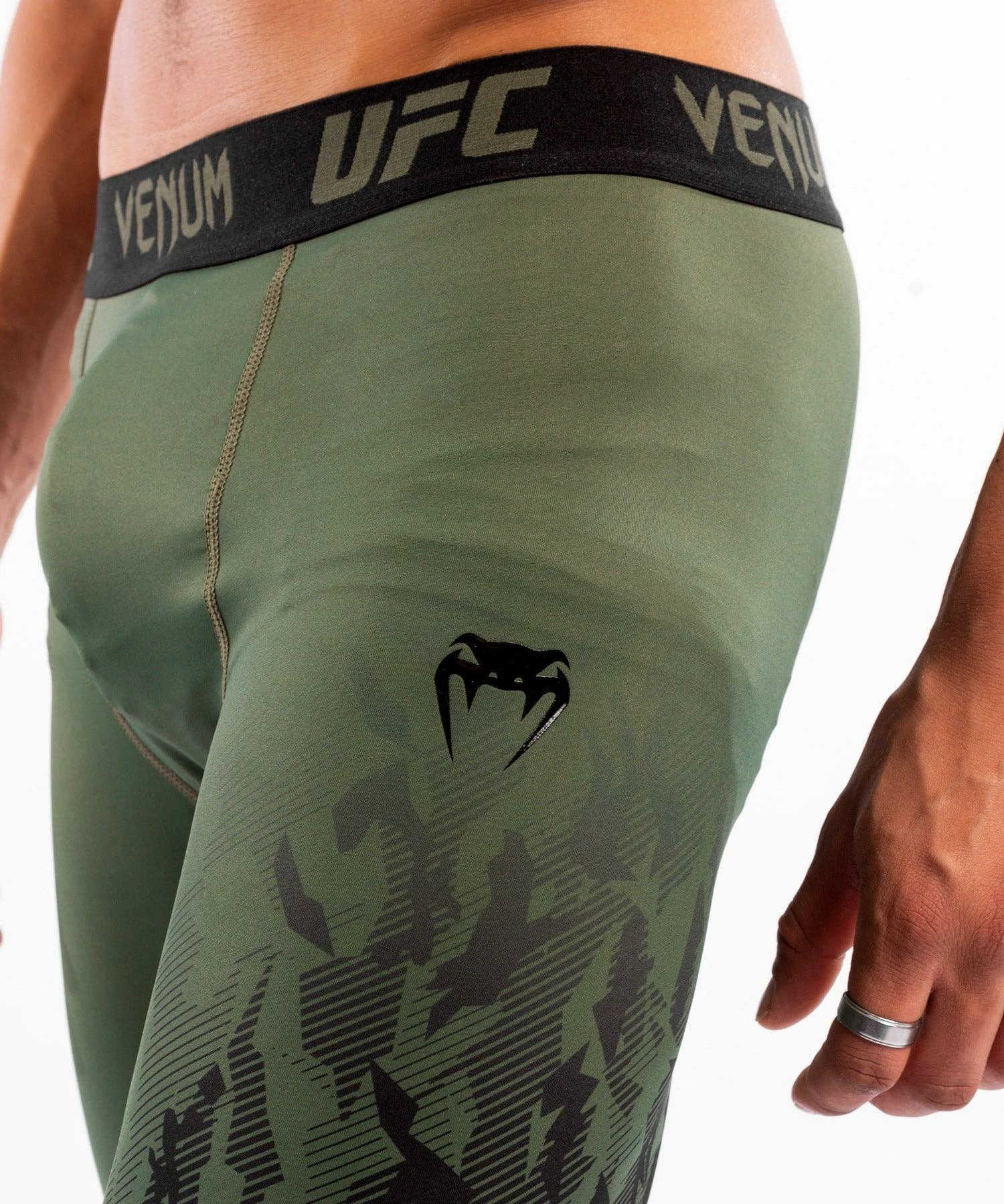 UFC Venum Authentic Fight Week Men's Performance Vale Tudo Shorts - Khaki 7 UFC Venum Authentic Fight Week Men's Performance Vale Tudo Shorts - Khaki - Bilde 5