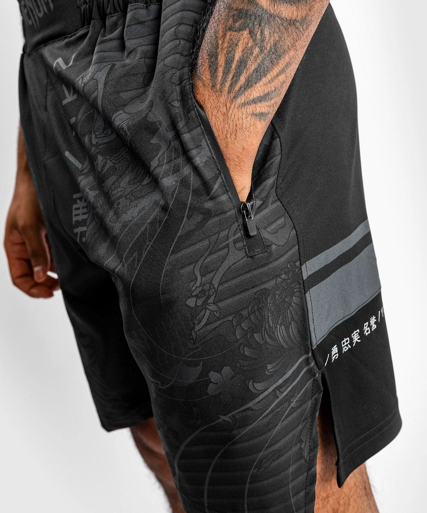 Venum YKZ21 Training Shorts - Black/Black 7 Venum YKZ21 Training Shorts - Black/Black - Bilde 5