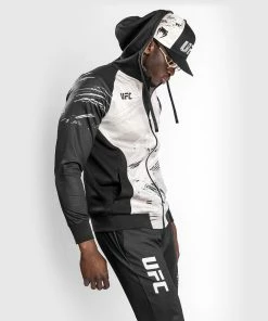 UFC Venum Authentic Fight Week Men's 2.0 Zipped Hoodie - Sand -Boxing Elegant Butikk 5 252F6 252F0 252Ff 252F560f95cac6428f92aaeca9a79852b2376a3b1d76 VNMUFC 00102 040 09 e812e952 b6df 4cb3 a3a0 cc33c7ac8e08