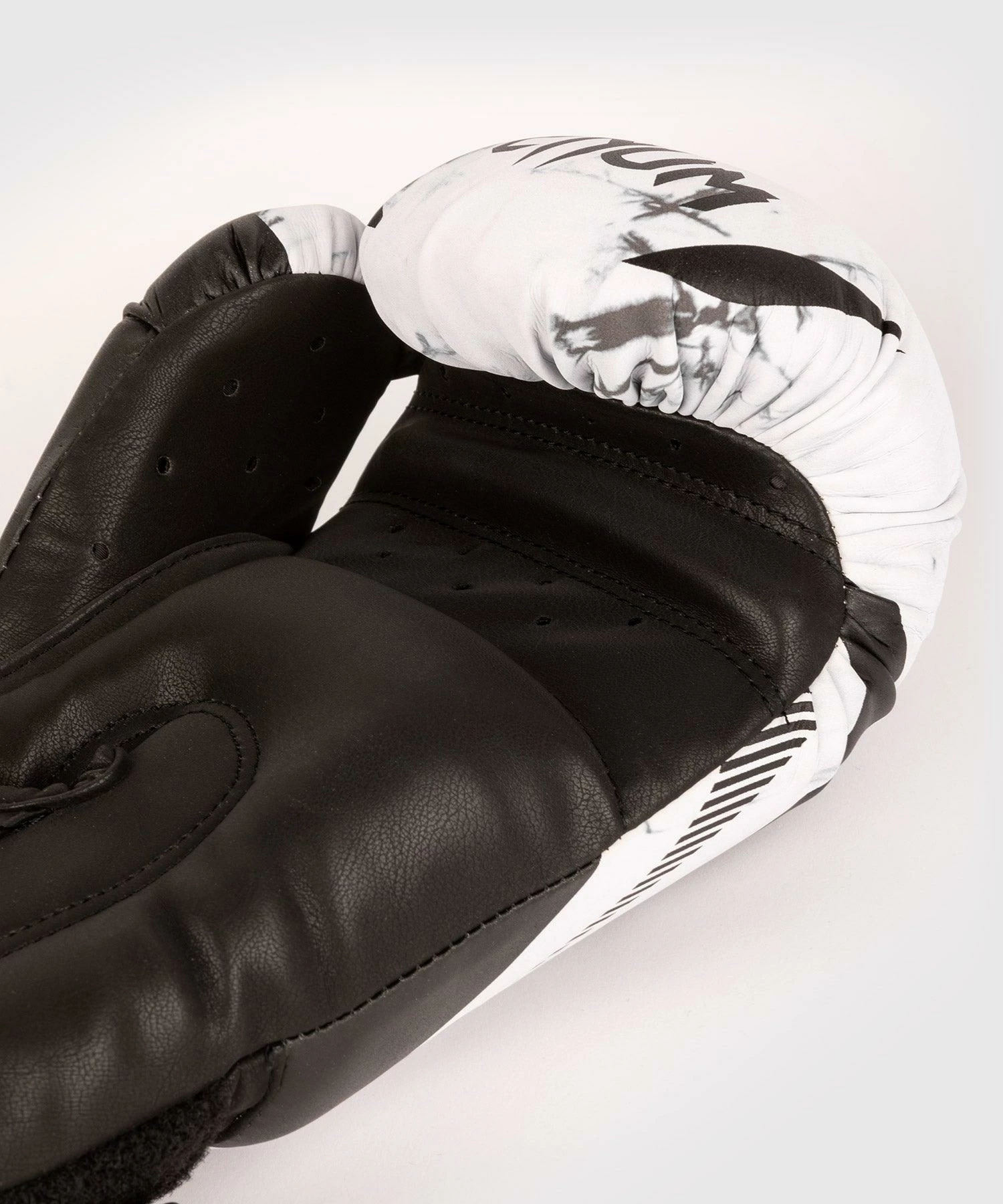 Venum Impact Boxing Gloves - Marble 6 Venum Impact Boxing Gloves - Marble - Bilde 4