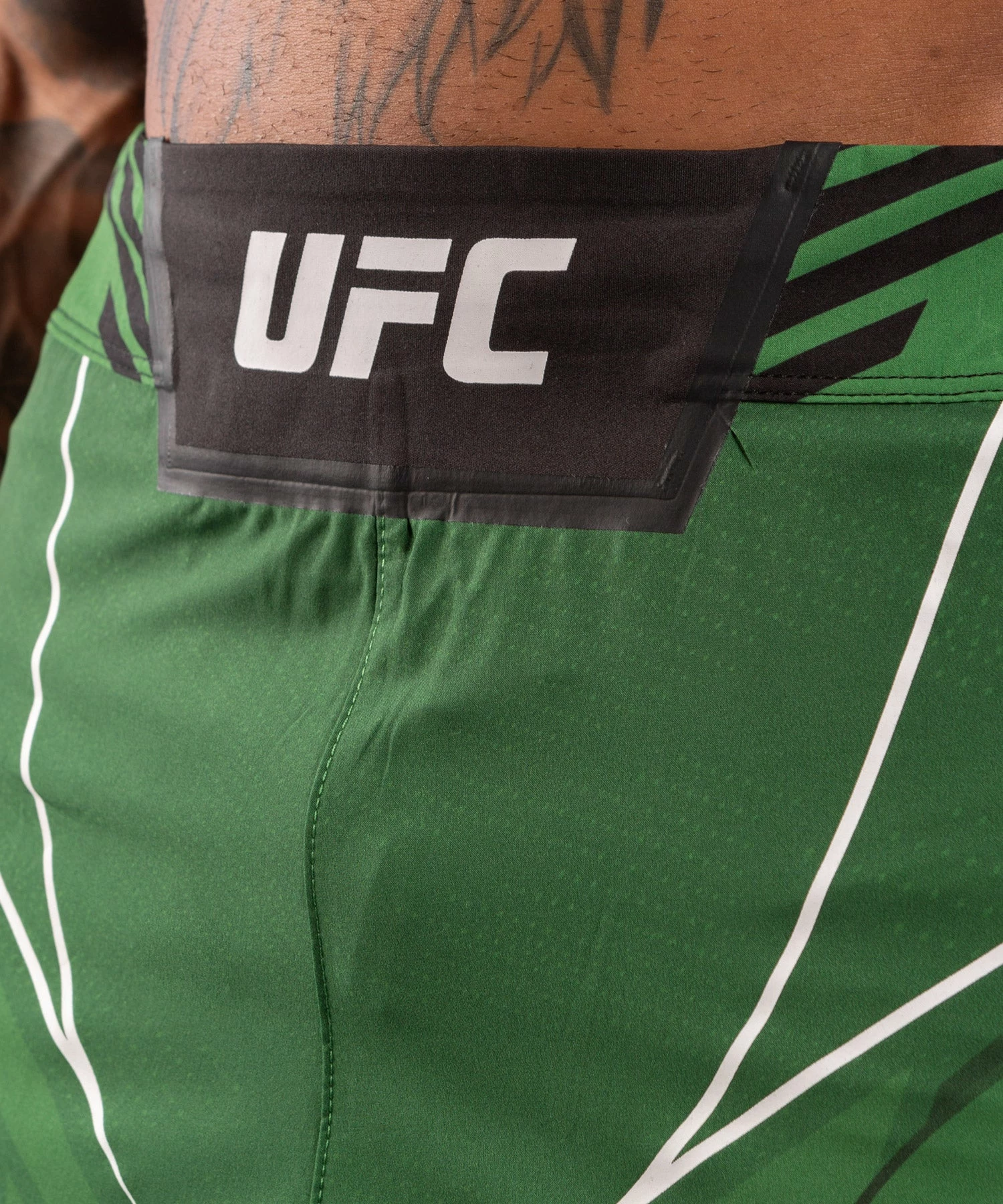 UFC Venum Authentic Fight Night Men's Shorts - Long Fit - Green 4 UFC Venum Authentic Fight Night Men's Shorts - Long Fit - Green - Bilde 2