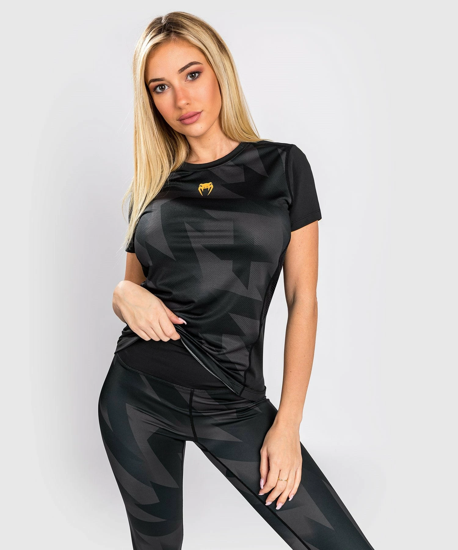 Venum Razor Dry Tech T-Shirt - For Women - Black/Gold 5 Venum Razor Dry Tech T-Shirt - For Women - Black/Gold - Bilde 3