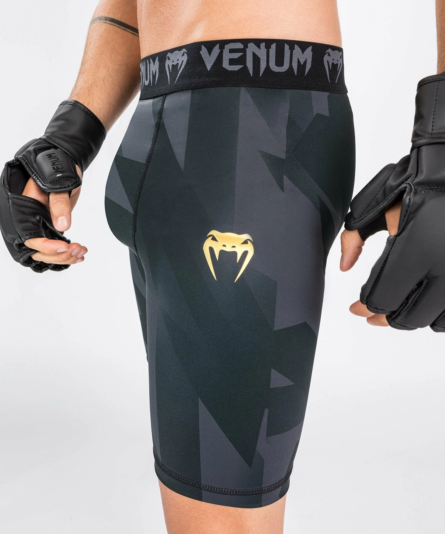 Venum Razor Vale Tudo Shorts - Black/Gold 7 Venum Razor Vale Tudo Shorts - Black/Gold - Bilde 5