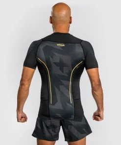 Venum Razor Rashguard Short Sleeves - Black/Gold 11 Venum Razor Rashguard Short Sleeves - Black/Gold -Boxing Elegant Butikk 7 252F2 252F2 252Fa 252F722a315b430d70208286c0c3787094259244992c 2 00df6037 5584 4481 a111 6a593d4ddd89