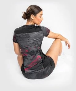 UFC Venum Authentic Fight Week 2.0 Dry Tech T-Shirt - For Women - Black/Red -Boxing Elegant Butikk 7 252F2 252F2 252Fe 252F722edece86a508e59239f0896df644856e8fbe47 VNMUFC 00122 001 05 2037e89d 37c6 46d0 a680 354149d55c05