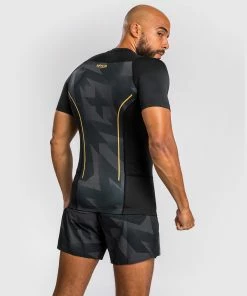 Venum Razor Rashguard Short Sleeves - Black/Gold 15 Venum Razor Rashguard Short Sleeves - Black/Gold -Boxing Elegant Butikk 8 252F4 252F6 252Fa 252F846a8374ebf3d317185d6dae378fcb9e09d65c61 7 b1a235ed c1ee 4daa bf7a 1467868ced89