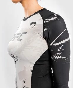 UFC Venum Authentic Fight Week Women's 2.0 Performance Long Sleeve Rashguard - Sand/Black -Boxing Elegant Butikk 8 252F7 252F0 252F9 252F8709fb99bff53d5e21b6cdf53ed34320a41951f1 VNMUFC 00115 040 10 e39c9b63 b9b8 4a99 96b0 cbe0795df3b8
