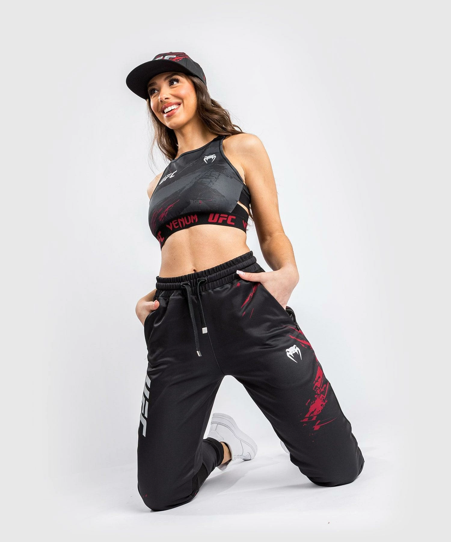 UFC Venum Authentic Fight Week Women's 2.0 Weigh-in Bra - Black/Red 6 UFC Venum Authentic Fight Week Women's 2.0 Weigh-in Bra - Black/Red - Bilde 4