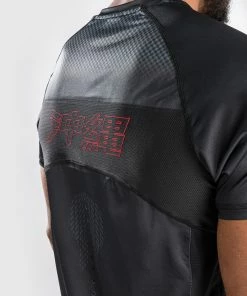 Venum Okinawa 3.0 Dry Tech T-Shirt Short Sleeves - Black/Red 18 Venum Okinawa 3.0 Dry Tech T-Shirt Short Sleeves - Black/Red -Boxing Elegant Butikk 8 252Fa 252Ff 252Fb 252F8afb904a4240d50c36facb19c6155fe510c7a55a DRYTECH OKINAWA BLACK RED 10