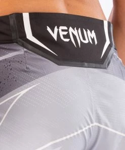 UFC Venum Authentic Fight Night Women's Shorts - Short Fit - White 15 UFC Venum Authentic Fight Night Women's Shorts - Short Fit - White -Boxing Elegant Butikk 8 252Fe 252Fe 252F4 252F8ee4a626970b10583584a2cc338a8f35fde1c1ec VNMUFC 00020 002 07