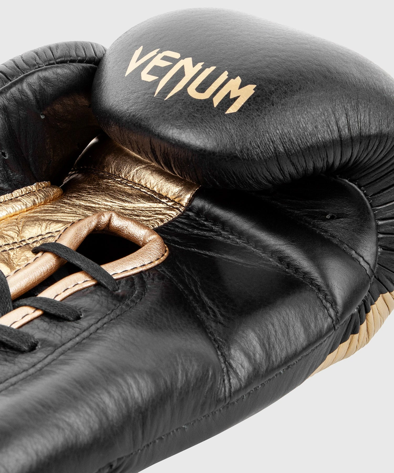 Venum Giant 2.0 Pro Boxing Gloves - With Laces - Black/Gold - Bilde 6