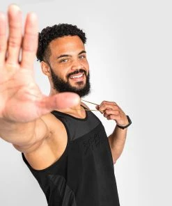 Venum Okinawa 3.0 Tank Top - Black/Red -Boxing Elegant Butikk 9 252Fc 252F5 252F3 252F9c53574eba5b5f64f7422b89fb1e64577c5a04c4 5U0A9477