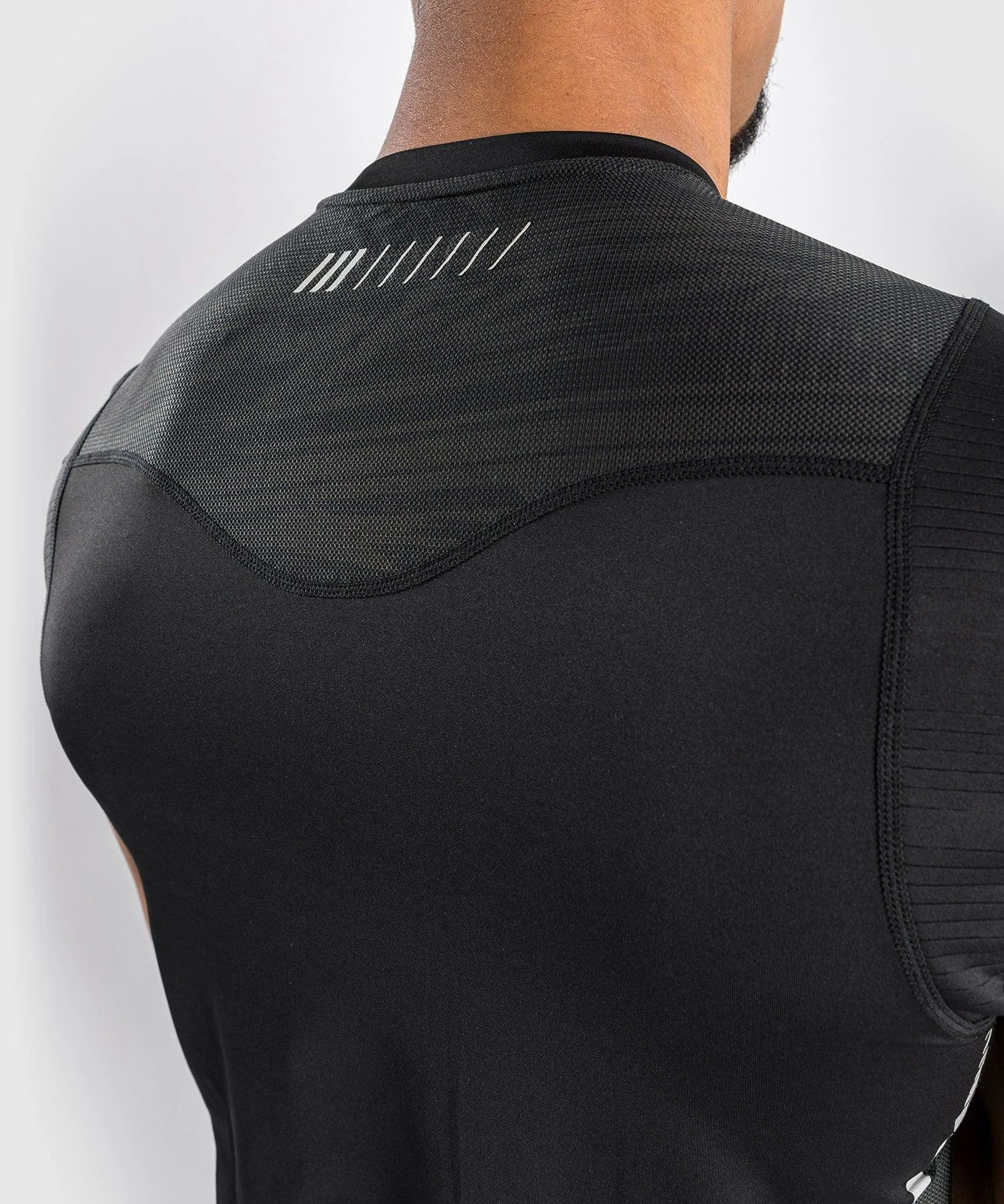 Venum Tempest 2.0 Dry Tech T-shirt - Black/Grey 8 Venum Tempest 2.0 Dry Tech T-shirt - Black/Grey - Bilde 6