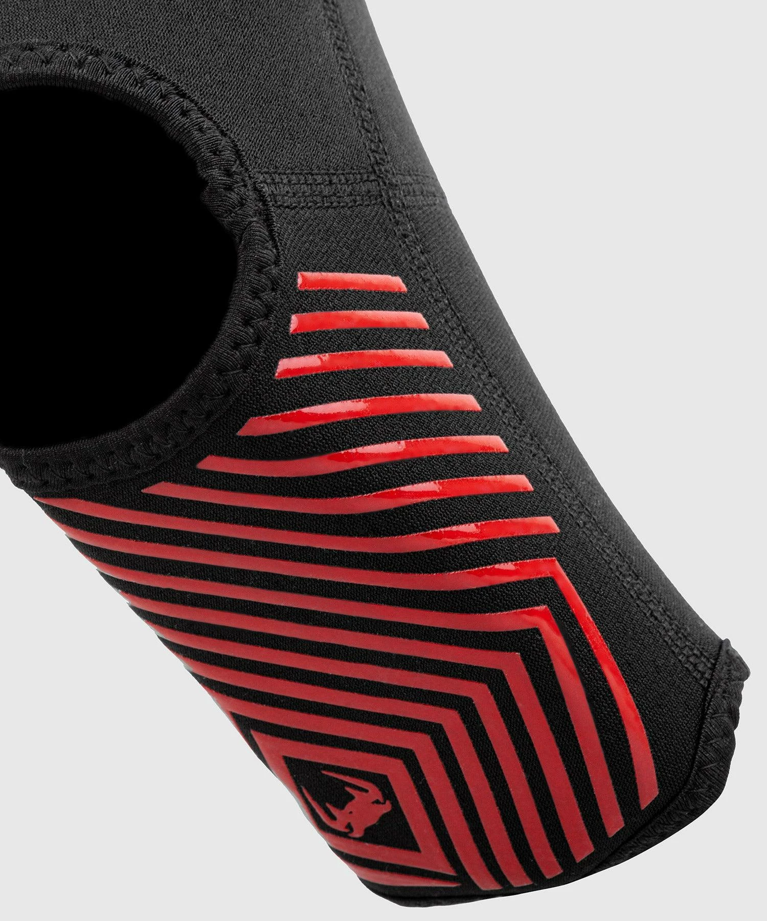 Venum Kontact Evo Foot Grips - Black/Red 7 Venum Kontact Evo Foot Grips - Black/Red - Bilde 5
