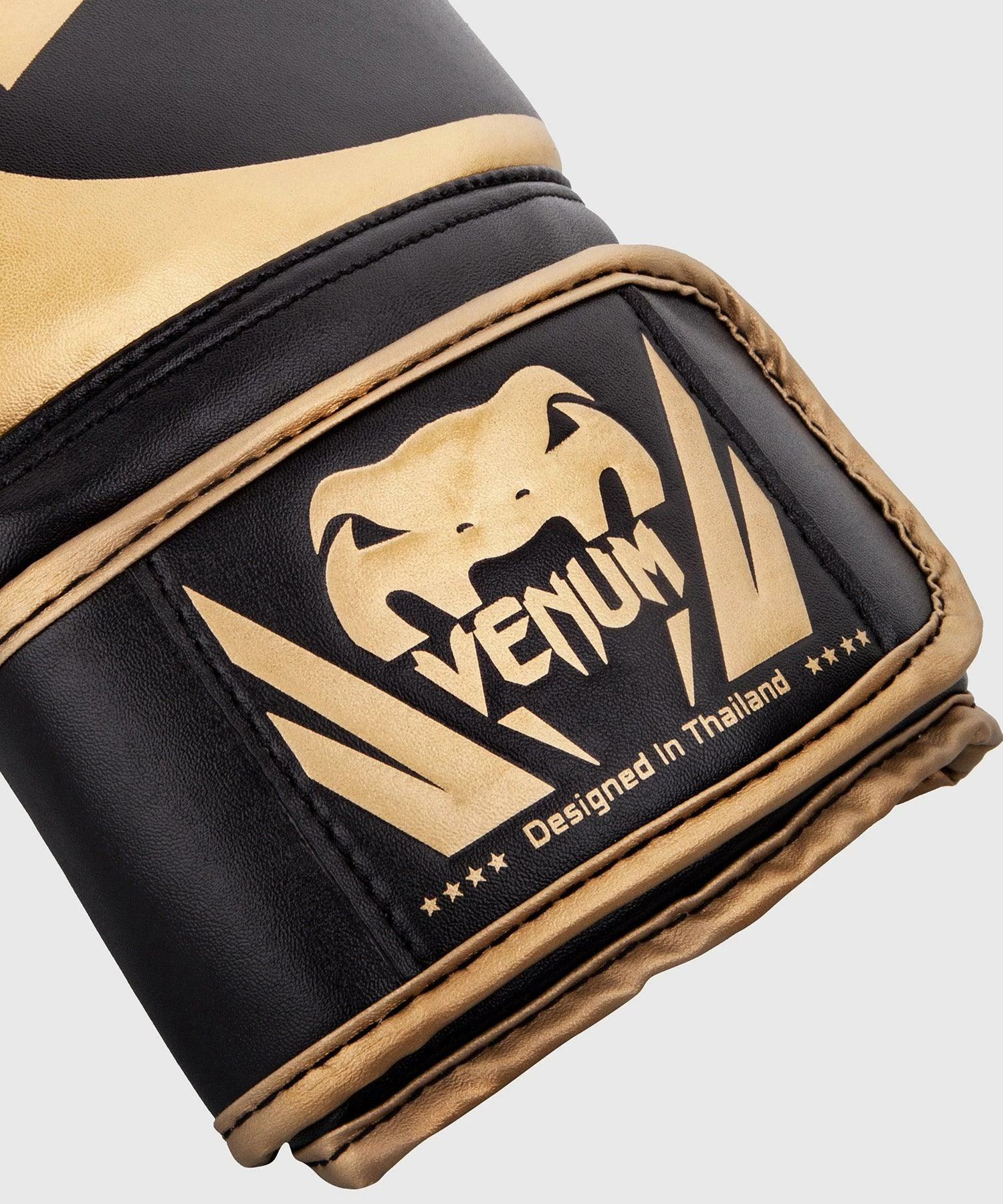 Venum Challenger 2.0 Boxing Gloves - Black/Gold 5 Venum Challenger 2.0 Boxing Gloves - Black/Gold - Bilde 3