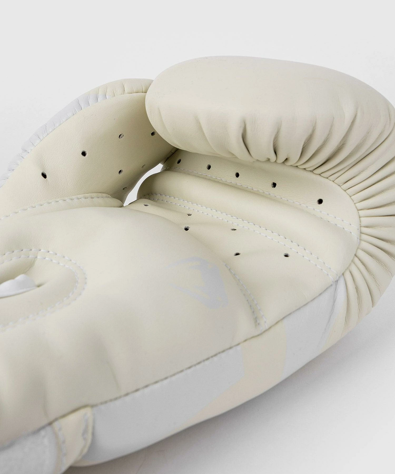 Venum Elite Boxing Gloves - White/Ivory 7 Venum Elite Boxing Gloves - White/Ivory - Bilde 5
